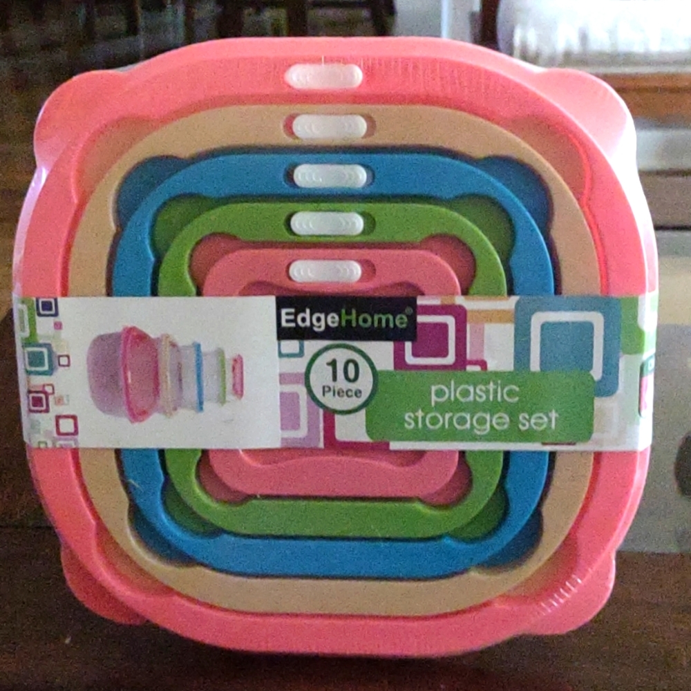 Plastic storage set